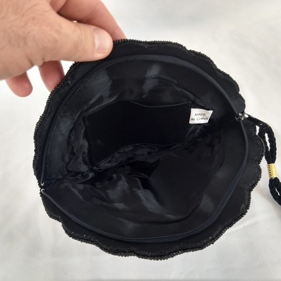 Scalloped Shaped Sequined Mini-Bag Makeup - Picture 3 of 5